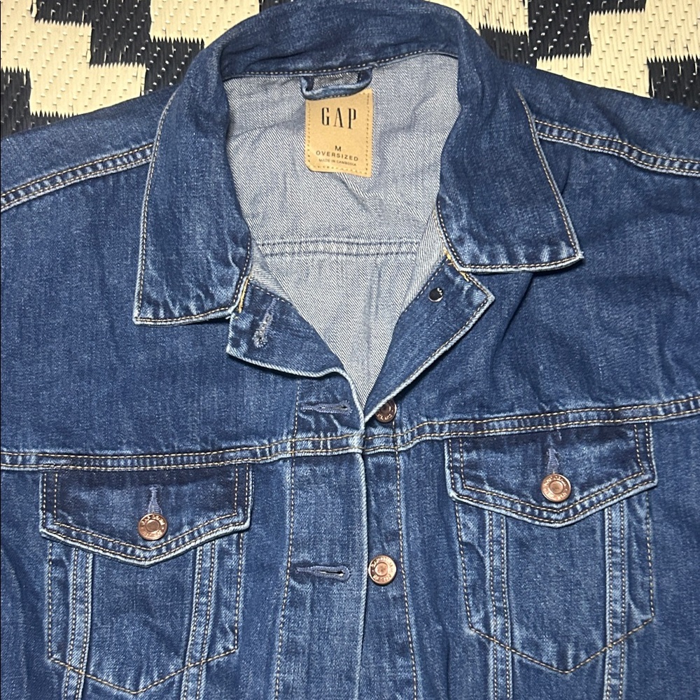 NWT GAP Classic Icon Oversized Denim Jacket with Pockets in Medium Wash - Picture 2 of 8